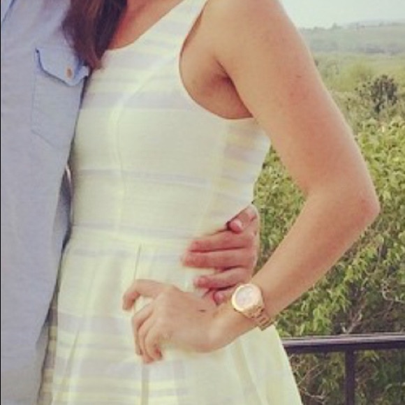 YELLOW LACE DRESS - Picture 3 of 3